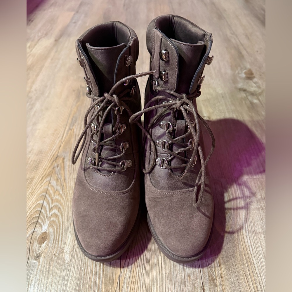 Shoe Dazzle Brown Lace-Up Women's Boots